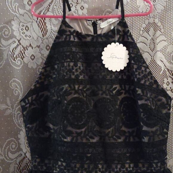 Elegant Black Lace Halter Dress - Picture 2 of 10